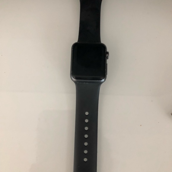 Apple Watch- 7000 series aluminum - Picture 3 of 3